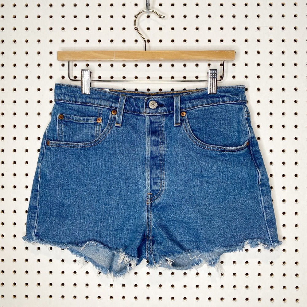 Levi’s | 501 High Rise Women's Cut-Off Shorts - Medium Wash Sz. 30‎